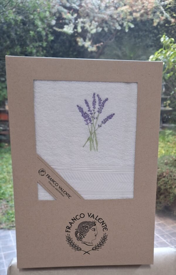 Juego de toalla y toallon bordados